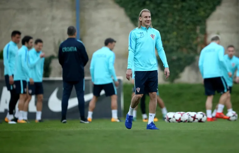 Hrvatska je uoči posljednje dvije utakmice u kvalifikacijama na čelu skupine I sa 16 bodova, koliko ima i drugoplasirani Island, a odmah iza njih su Turska i Ukrajina s po 14 bodova.