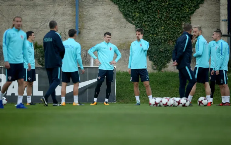 POČELE SU PRIPREME ZA KLJUČNE UTAKMICE: Pogledajte prvi trening Vatrenih, čak je i Čačić pokazao &scaron;to zna s loptom