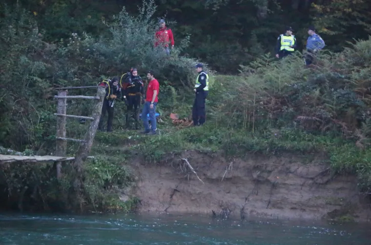 Tragedija u Karlovcu: u slijetanju automobila u rijeku Dobri smrtno stradala jedna osoba