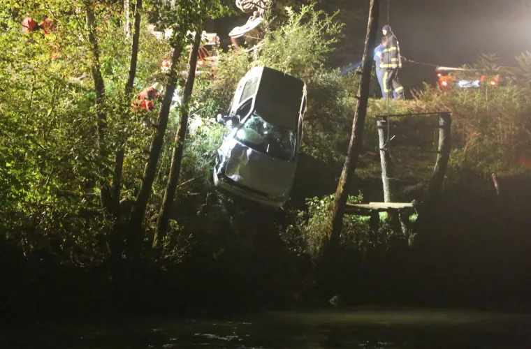 Tragedija u Karlovcu: u slijetanju automobila u rijeku Dobri smrtno stradala jedna osoba