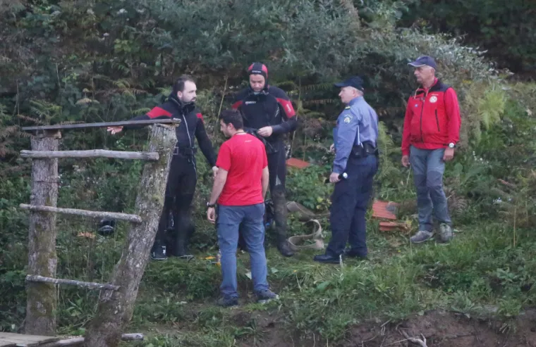 Tragedija u Karlovcu: u slijetanju automobila u rijeku Dobri smrtno stradala jedna osoba