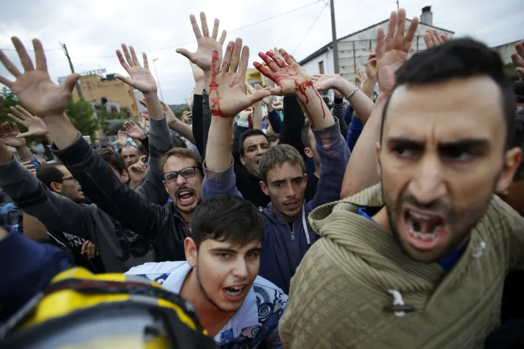 Referendum u Kataloniji kroz veliku fotogaleriju: bilo je i krvi, i suza, i slavlja - broj ozlijeđenih popeo se na 844