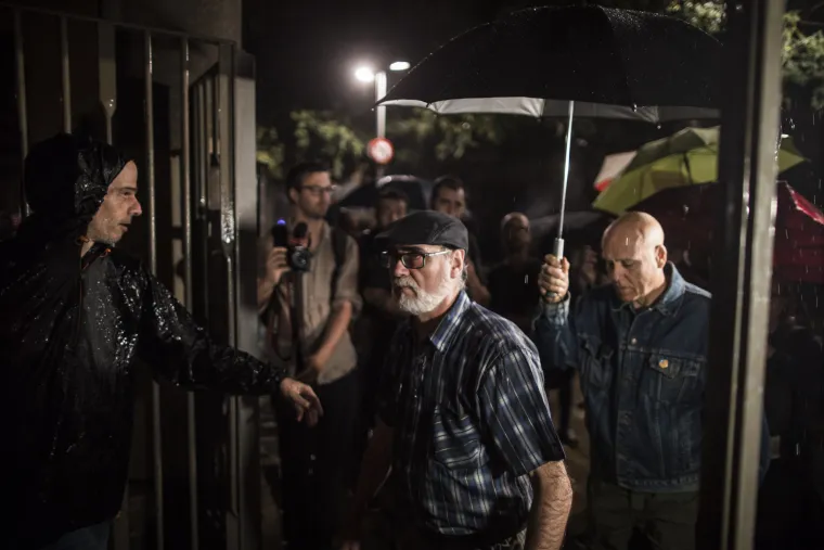 Referendum u Kataloniji kroz veliku fotogaleriju: bilo je i krvi, i suza, i slavlja - broj ozlijeđenih popeo se na 844