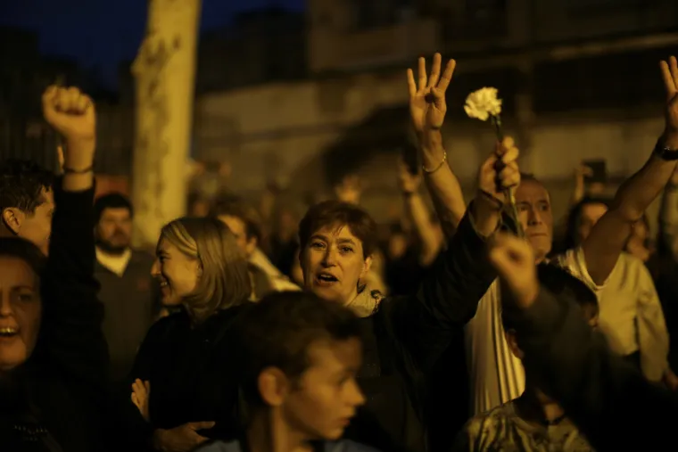 Referendum u Kataloniji kroz veliku fotogaleriju: bilo je i krvi, i suza, i slavlja - broj ozlijeđenih popeo se na 844