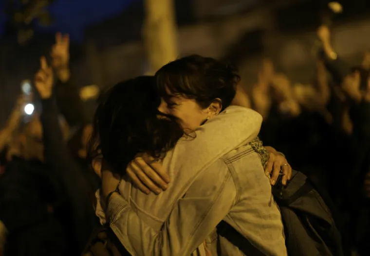 Referendum u Kataloniji kroz veliku fotogaleriju: bilo je i krvi, i suza, i slavlja - broj ozlijeđenih popeo se na 844