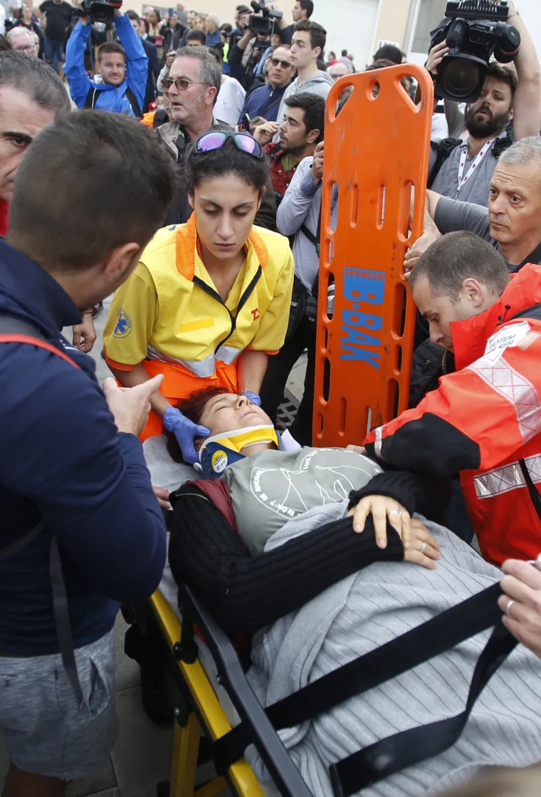 Referendum u Kataloniji kroz veliku fotogaleriju: bilo je i krvi, i suza, i slavlja - broj ozlijeđenih popeo se na 844