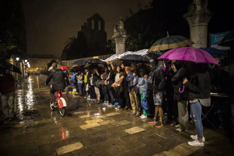 Referendum u Kataloniji kroz veliku fotogaleriju: bilo je i krvi, i suza, i slavlja - broj ozlijeđenih popeo se na 844