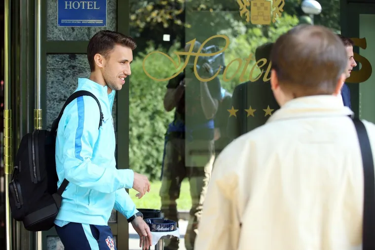 VATRENI U ZAGREBU: Stigli Kramarić, Brozović i dru&scaron;tvo, pogledajte prve fotografije s okupljanja