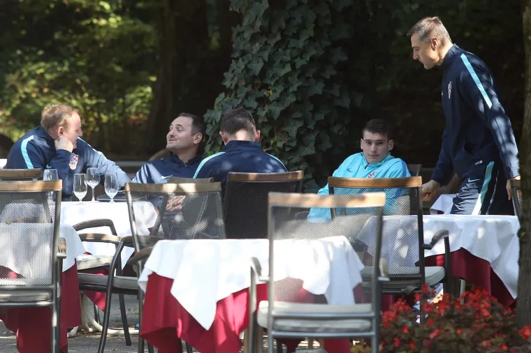 VATRENI U ZAGREBU: Stigli Kramarić, Brozović i dru&scaron;tvo, pogledajte prve fotografije s okupljanja