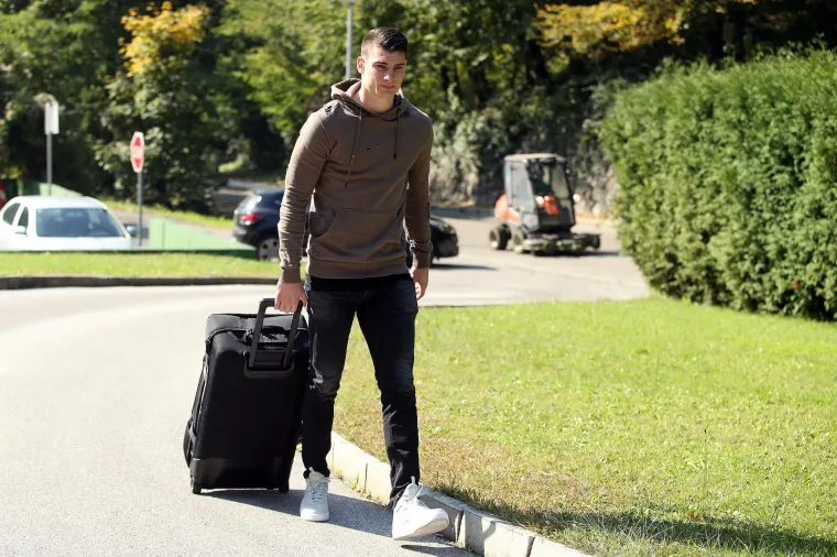 VATRENI U ZAGREBU: Stigli Kramarić, Brozović i dru&scaron;tvo, pogledajte prve fotografije s okupljanja