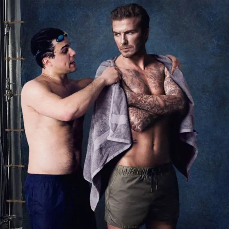 POZNAJE SVE SLAVNE NA SVIJETU, A ZA TO IMA I DOKAZE: Urnebesni Belgijanac u&scaron;ulja se svakoj zvijezdi u kadar