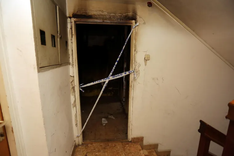 03.10.2017., Rijeka - Jucer je tijekom obavljanja radova na ciscenju stana u Ulici Tina Ujevica, u kojem je 22. rujna izbio pozar, od strane tvrtke ovlastene za upravljanje zgradama  zateceno mumificirano tijelo  za sada neidentificirane osobe. 
Photo: Goran Kovacic/PIXSELL