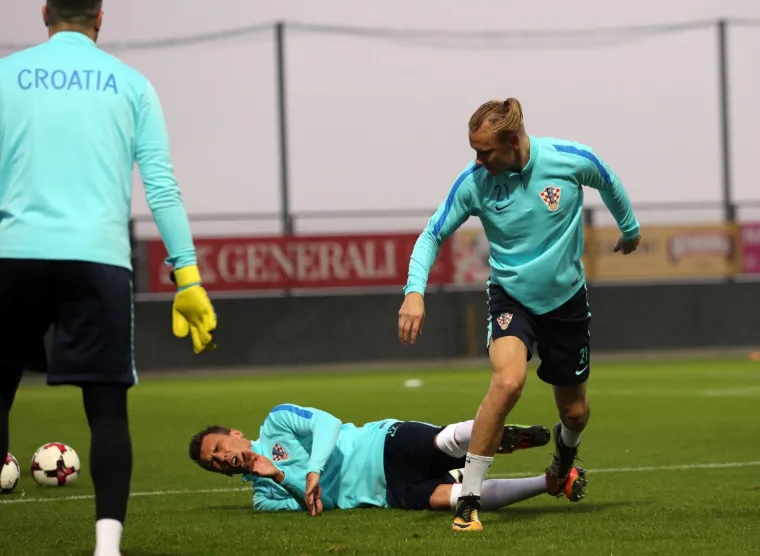 MODRIĆ I DRU&Scaron;TVO ISPROBALI RUJEVICU: Vatreni su odlično raspoloženi uoči odlučujućih utakmica