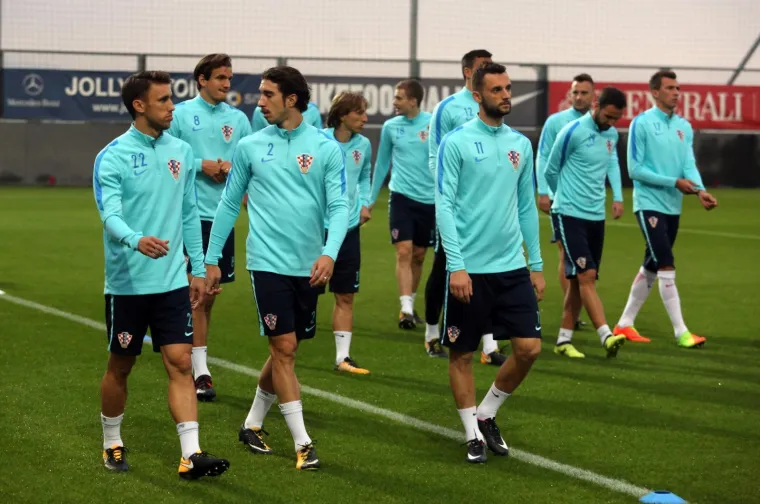 Vatreni su prijepodne doputovali u Opatiju gdje su smje&scaron;teni, a navečer su odradili trening na stadionu Rijeke na kojem će u petak ugostiti Finsku u pretposljednjem ogledu u kvalifikacijama za Svjetsko prvenstvo u Rusiji.