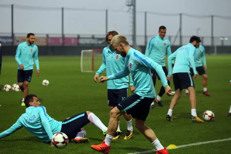 MODRIĆ I DRU&Scaron;TVO ISPROBALI RUJEVICU: Vatreni su odlično raspoloženi uoči odlučujućih utakmica