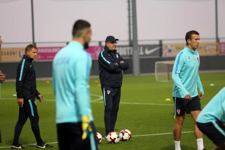 MODRIĆ I DRU&Scaron;TVO ISPROBALI RUJEVICU: Vatreni su odlično raspoloženi uoči odlučujućih utakmica