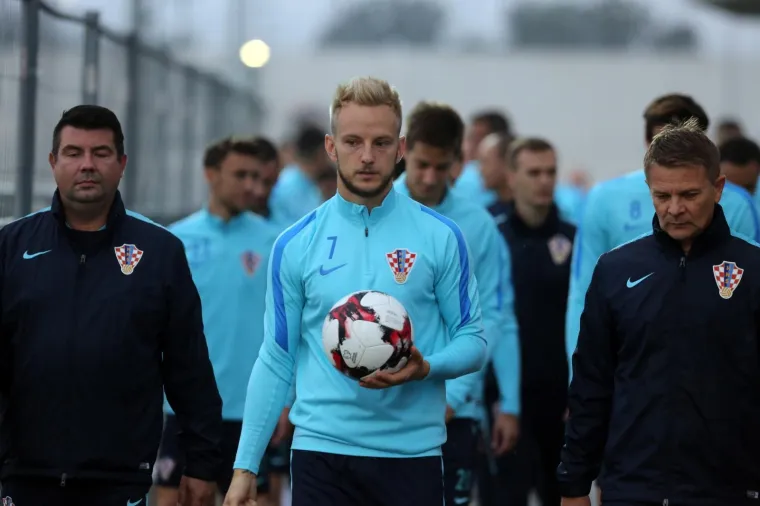 MODRIĆ I DRU&Scaron;TVO ISPROBALI RUJEVICU: Vatreni su odlično raspoloženi uoči odlučujućih utakmica