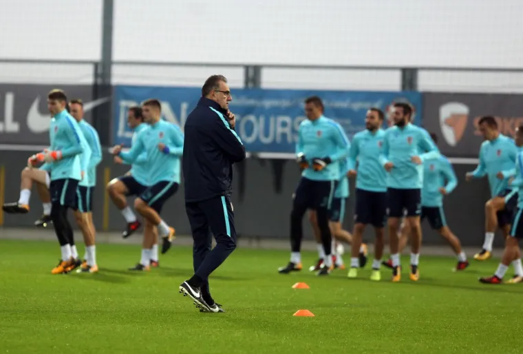 MODRIĆ I DRU&Scaron;TVO ISPROBALI RUJEVICU: Vatreni su odlično raspoloženi uoči odlučujućih utakmica