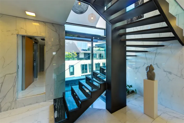 RASKO&Scaron;NA ZDANJA KOJA PRODAJE KONTROVERZNI PODUZETNIK: Evo u kakvom luksuzu živi Tomislav Horvatinčić