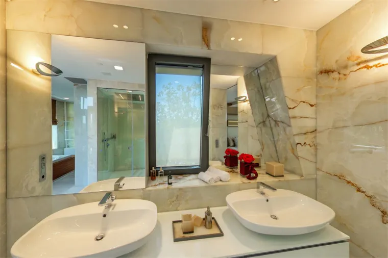 RASKO&Scaron;NA ZDANJA KOJA PRODAJE KONTROVERZNI PODUZETNIK: Evo u kakvom luksuzu živi Tomislav Horvatinčić