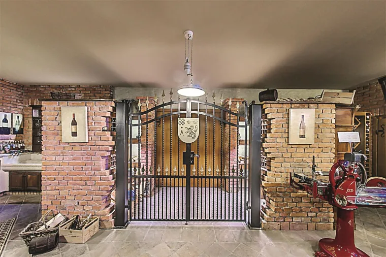 RASKO&Scaron;NA ZDANJA KOJA PRODAJE KONTROVERZNI PODUZETNIK: Evo u kakvom luksuzu živi Tomislav Horvatinčić