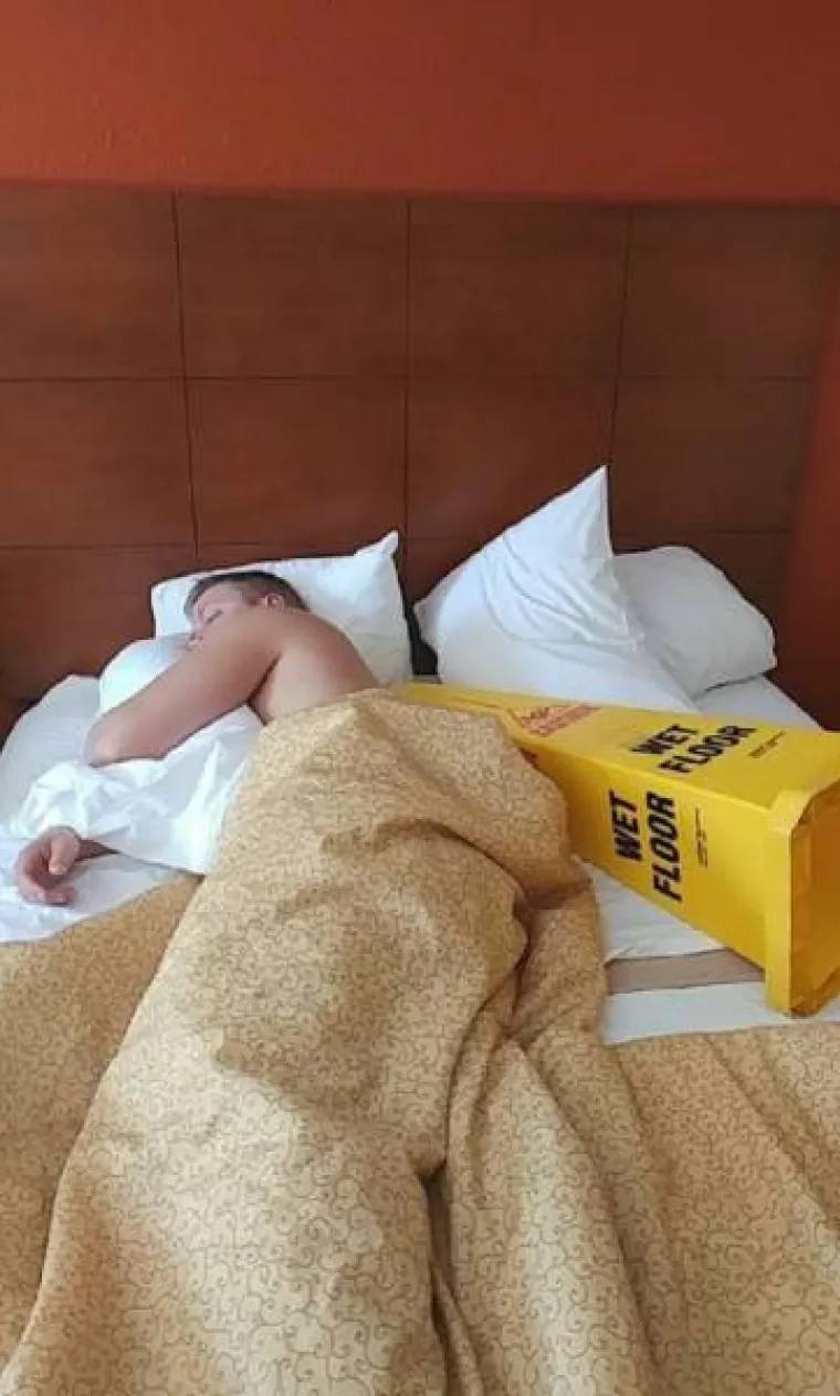UŽIVALI U ALKOHOLU, A SLJEDEĆI DAN SU VIDJELI FOTKE: Možda se ne sjećaju što su radili, ali kamera sve pamti