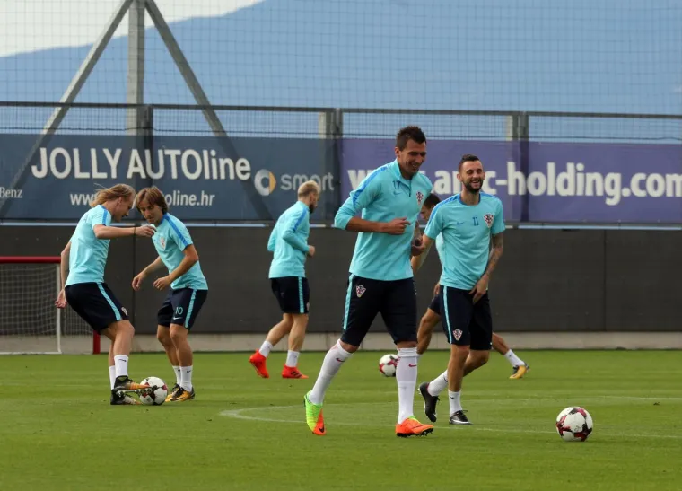 Tri dana kasnije Vatrene očekuje okr&scaron;aj protiv Ukrajine u Kijevu. Na&scaron;a je reprezentacija trenutno vodeća u skupini I sa 16 bodova, koliko ima i drugoplasirani Island. Treća Turska i četvrta Ukrajina imaju po 14 bodova.