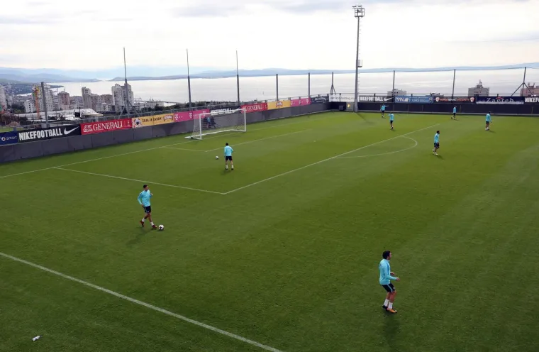 DAN BEZ KI&Scaron;E - TRENING VI&Scaron;E: Čačić iskoristio lijep dan, Vatreni morali trenirati i prijepodne