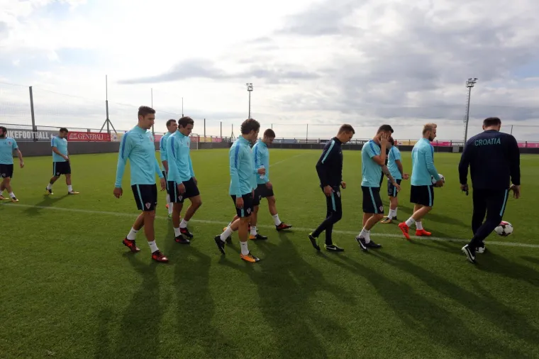 Izbornik hrvatske nogometne reprezentacije Ante Čačić neočekivano je u srijedu svojim igračima odredio dodatan trening.