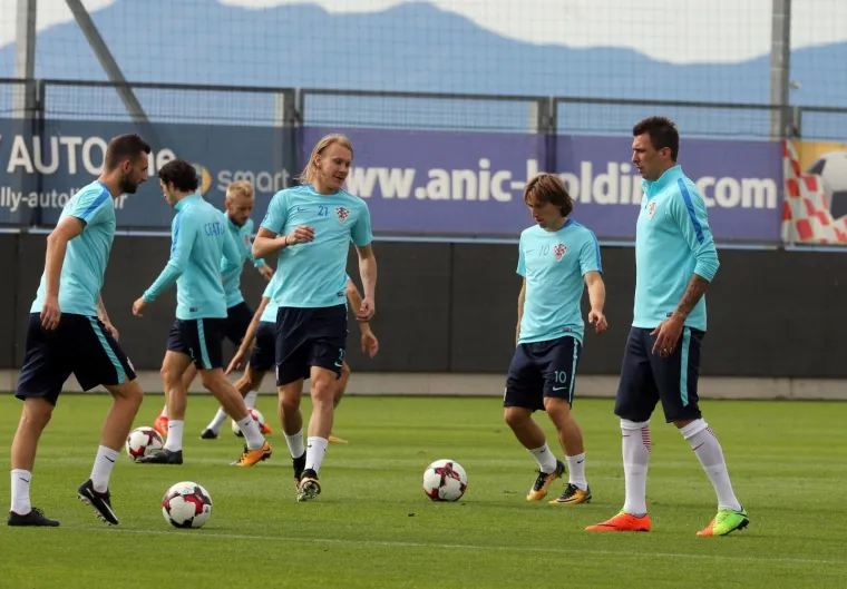 DAN BEZ KI&Scaron;E - TRENING VI&Scaron;E: Čačić iskoristio lijep dan, Vatreni morali trenirati i prijepodne