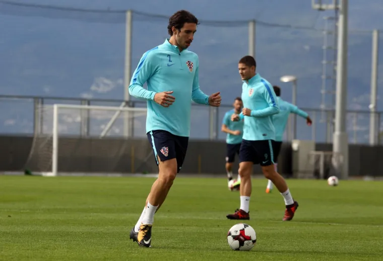 DAN BEZ KI&Scaron;E - TRENING VI&Scaron;E: Čačić iskoristio lijep dan, Vatreni morali trenirati i prijepodne