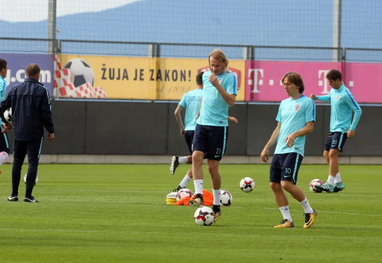 DAN BEZ KI&Scaron;E - TRENING VI&Scaron;E: Čačić iskoristio lijep dan, Vatreni morali trenirati i prijepodne