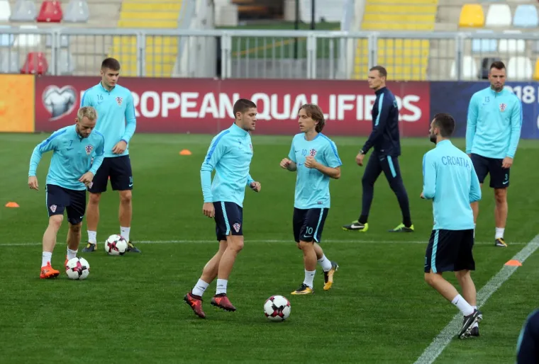 VATRENI ODRADILI I DRUGI TRENING: Pripreme za Finsku promatrao i ugledni gost