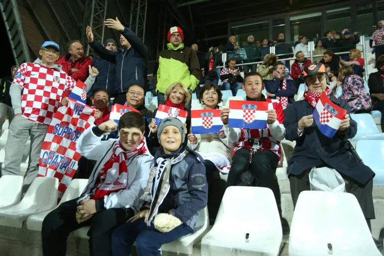 NAVIJAČI OKUPIRALI RUJEVICU: Pogledajte kako izgledaju tribine za jednu od ključnih utakmica Vatrenih