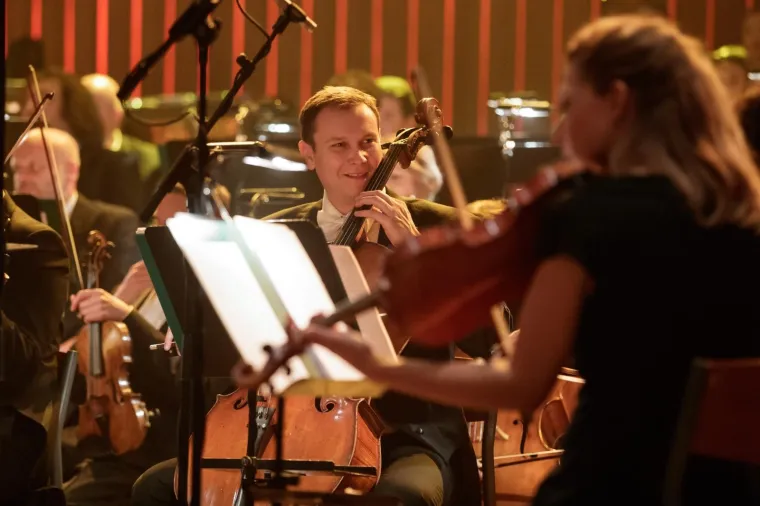 HAUSER U LISINSKOM: Planetarno popularni violončelist zagrebačkoj publici otkrio svoju nježnu stranu