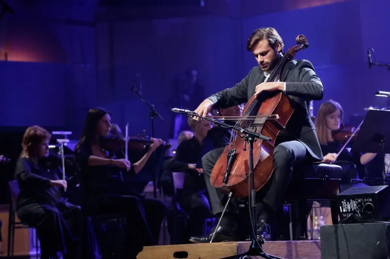 HAUSER U LISINSKOM: Planetarno popularni violončelist zagrebačkoj publici otkrio svoju nježnu stranu