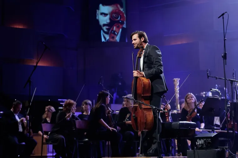 HAUSER U LISINSKOM: Planetarno popularni violončelist zagrebačkoj publici otkrio svoju nježnu stranu
