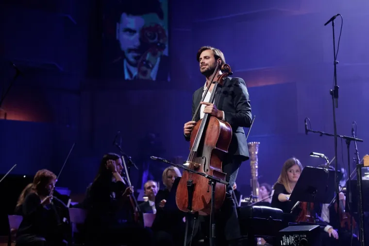 HAUSER U LISINSKOM: Planetarno popularni violončelist zagrebačkoj publici otkrio svoju nježnu stranu