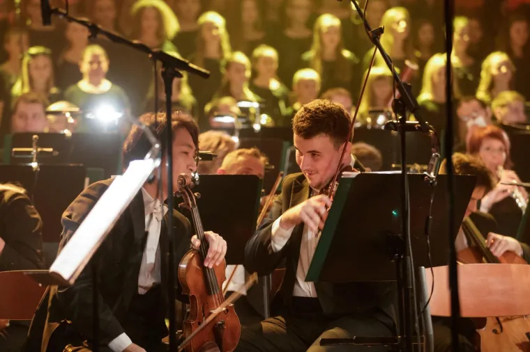 HAUSER U LISINSKOM: Planetarno popularni violončelist zagrebačkoj publici otkrio svoju nježnu stranu