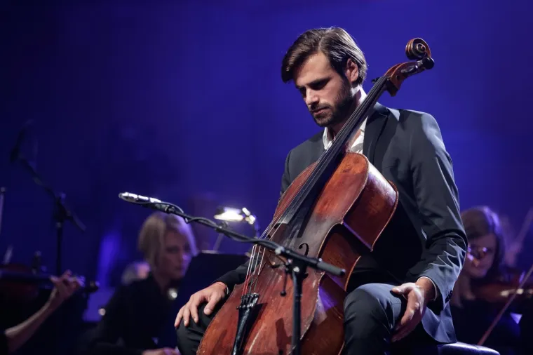 HAUSER U LISINSKOM: Planetarno popularni violončelist zagrebačkoj publici otkrio svoju nježnu stranu