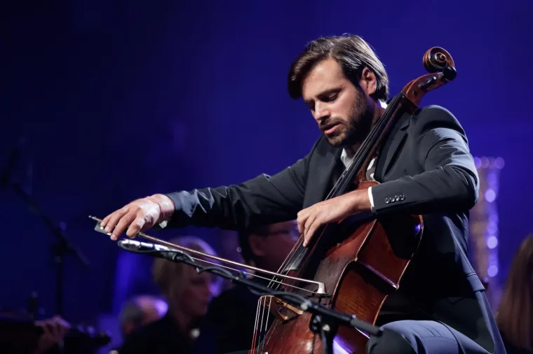HAUSER U LISINSKOM: Planetarno popularni violončelist zagrebačkoj publici otkrio svoju nježnu stranu
