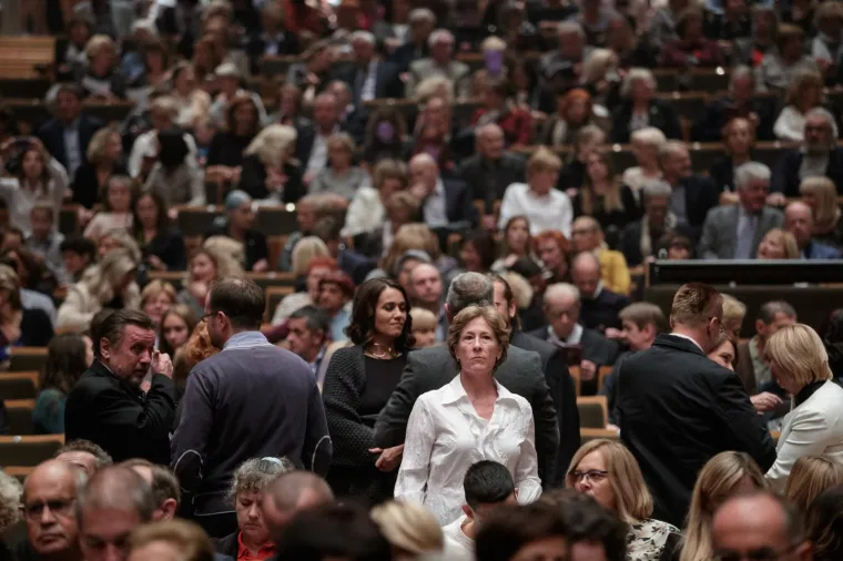 HAUSER U LISINSKOM: Planetarno popularni violončelist zagrebačkoj publici otkrio svoju nježnu stranu