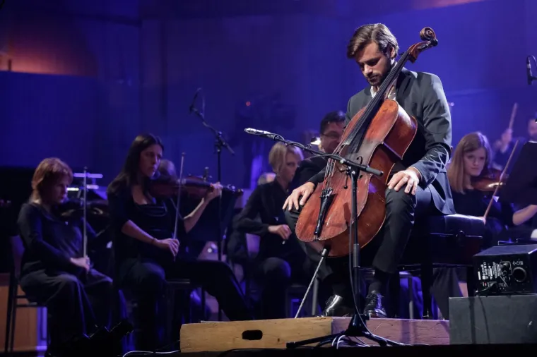 HAUSER U LISINSKOM: Planetarno popularni violončelist zagrebačkoj publici otkrio svoju nježnu stranu