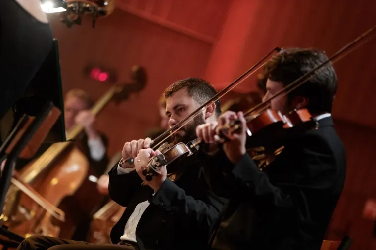 HAUSER U LISINSKOM: Planetarno popularni violončelist zagrebačkoj publici otkrio svoju nježnu stranu