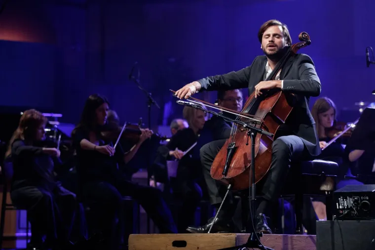 HAUSER U LISINSKOM: Planetarno popularni violončelist zagrebačkoj publici otkrio svoju nježnu stranu