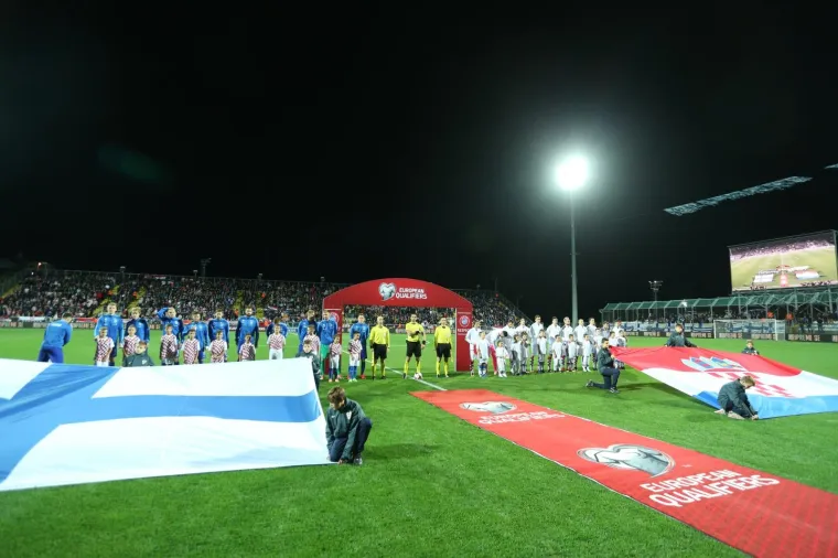 Rekorder je Darijo Srna sa 134 nastupa, na drugom mjestu je Stipe Pletikosa koji je 114 puta stao na hrvatska vrata, a zatim slijede Josip &Scaron;imunić (105), Ivica Olić (104) i Dario &Scaron;imić (100).