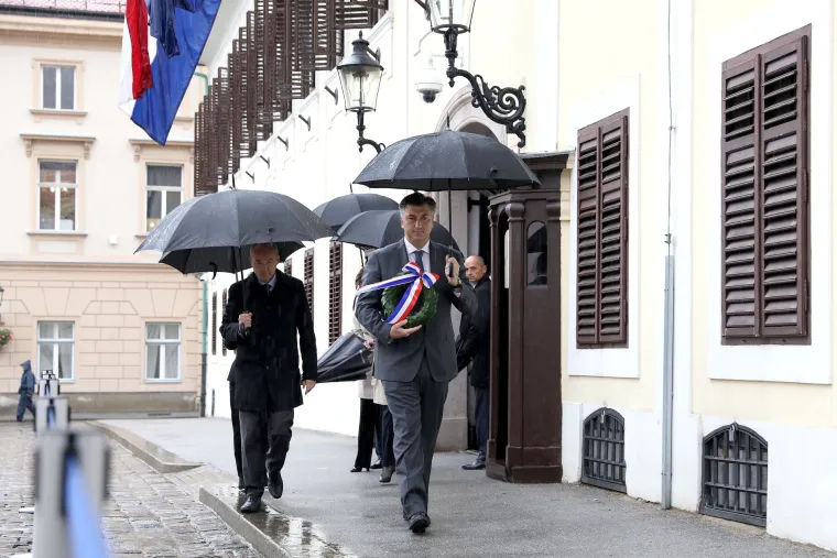 Plenković sa suradnicima položio vijenac povodom obljetnice raketiranja Banskih dvora
