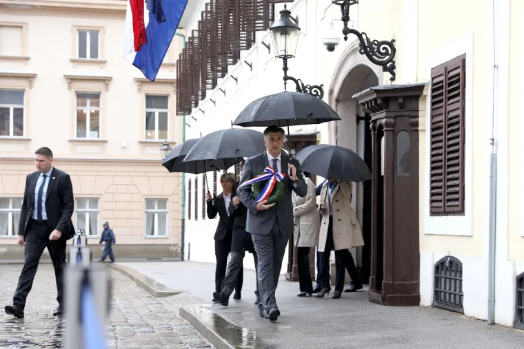 Plenković sa suradnicima položio vijenac povodom obljetnice raketiranja Banskih dvora