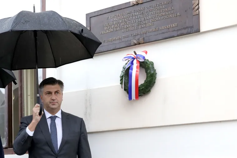 Plenković sa suradnicima položio vijenac povodom obljetnice raketiranja Banskih dvora