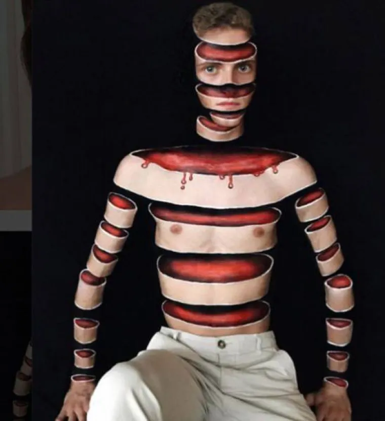 VIZAŽISTICA VI&Scaron;E VOLI PORUŽNJIVATI SEBE NEGO ULJEP&Scaron;AVATI DRUGE: &Scaron;minkom postiže morbidne rezultate